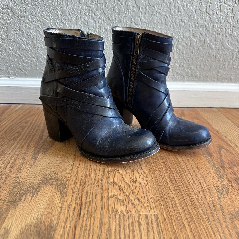 Women's Freebird Gem Navy 3” Heel